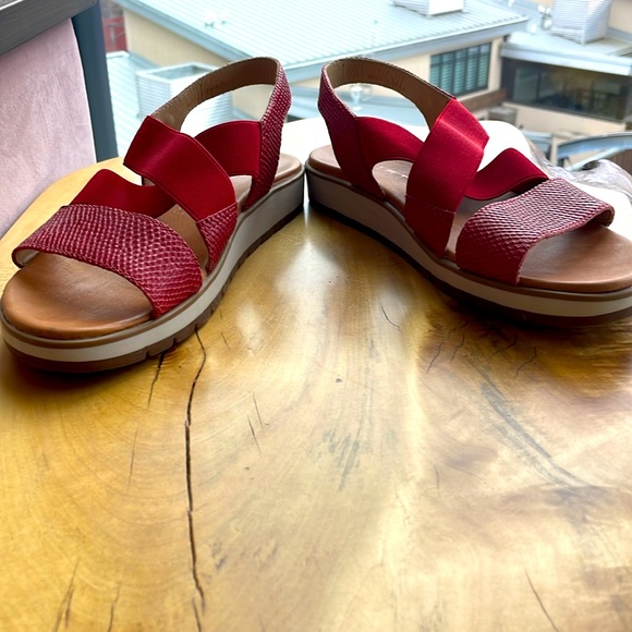 Wirth red leather sandals, like new! size 7 - Picture 5 of 6
